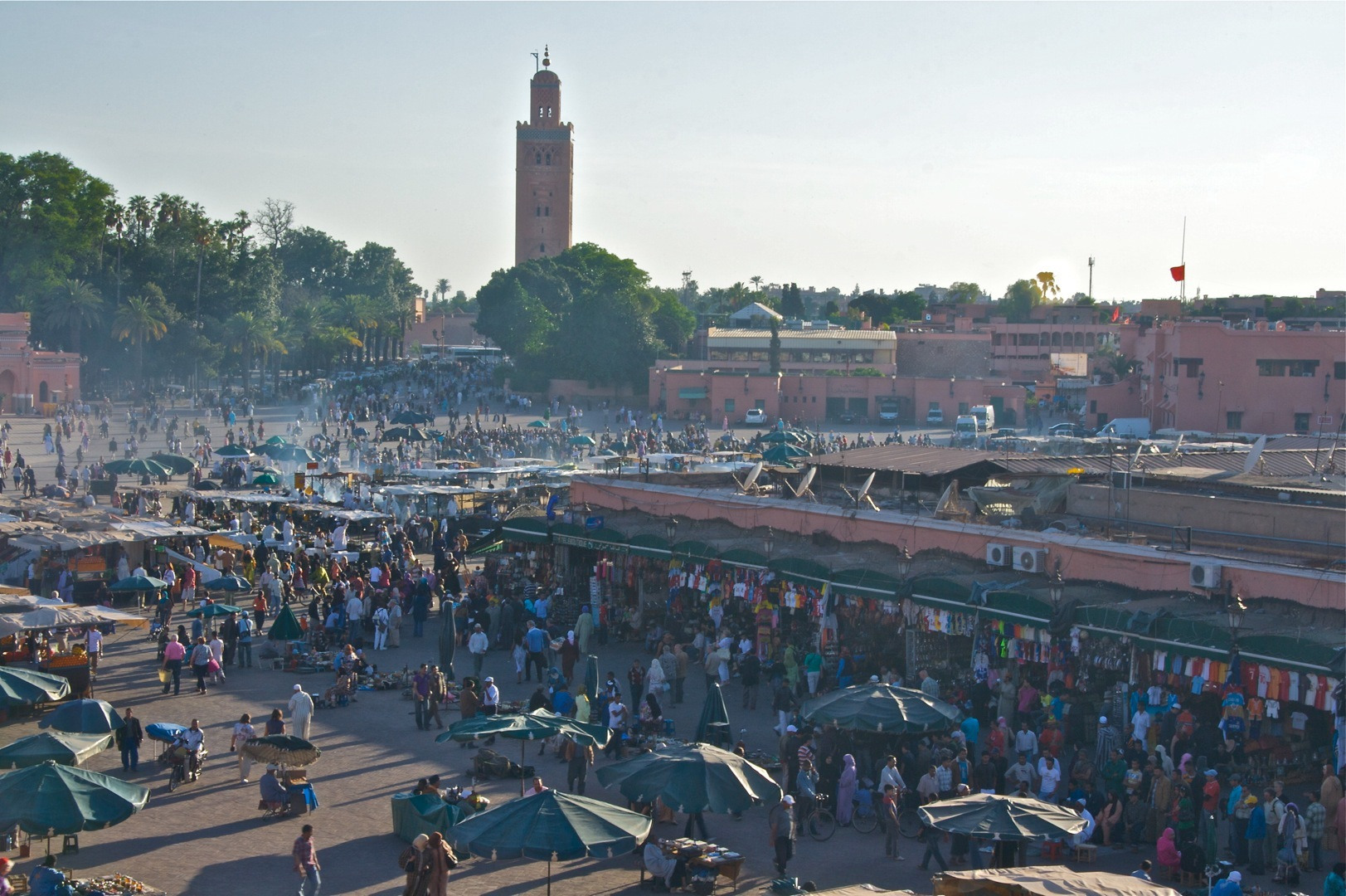 Marrakesch – Djemaa el-Fna in der Abenddämmerung